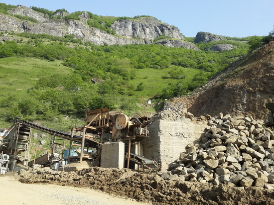 معدنکاری در طبیعت زیبای روستای گیله ده