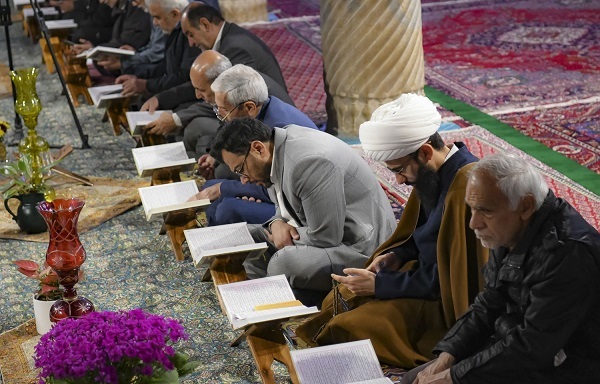 گزارش تصویری ضیافت نور در نصیرالملک: تلاوت و تفسیر قرآن در ماه رمضان گزارش تصویری ضیافت نور در نصیرالملک: تلاوت و تفسیر قرآن در ماه رمضان