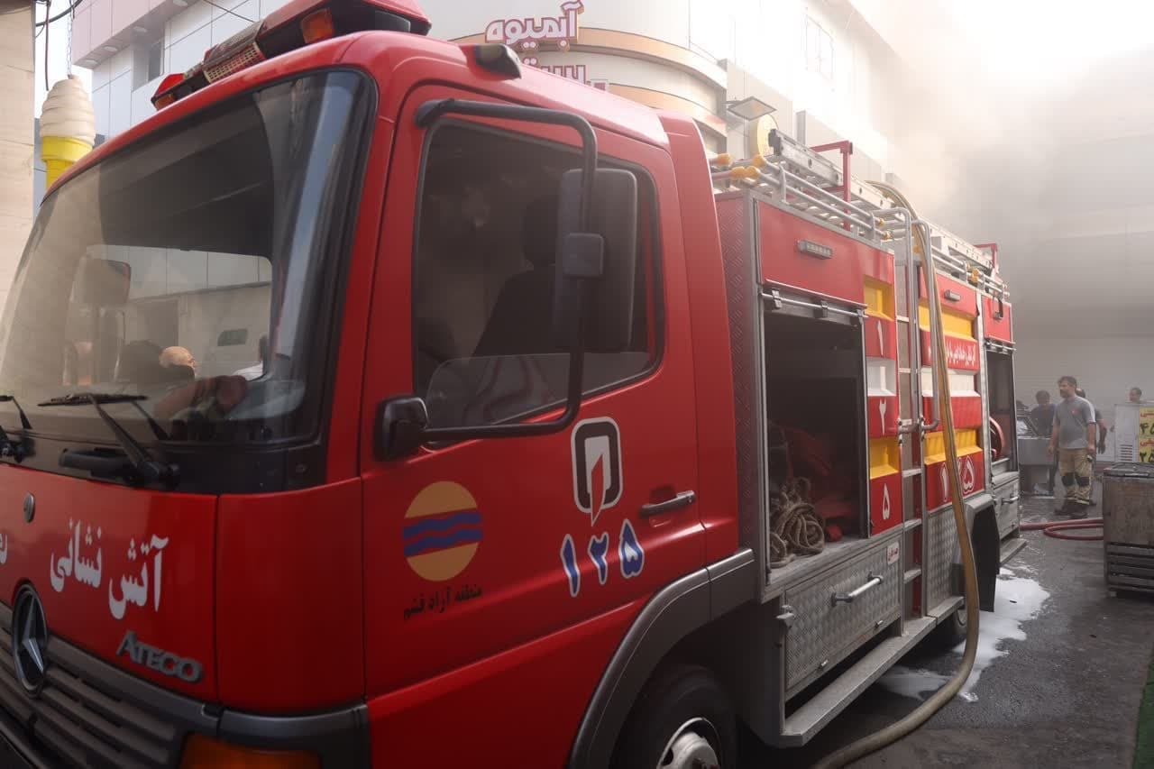 وقوع حریق در بازار قدیم قشم/۸۰ درصد آتش سوزی کنترل شد