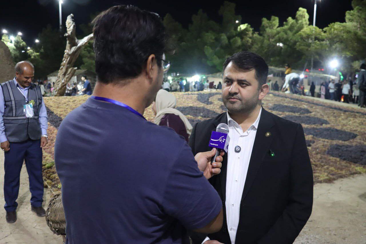 برگزاری هشتمین جشنواره انگور در ارومیه+فیلم برگزاری هشتمین جشنواره انگور در ارومیه+فیلم