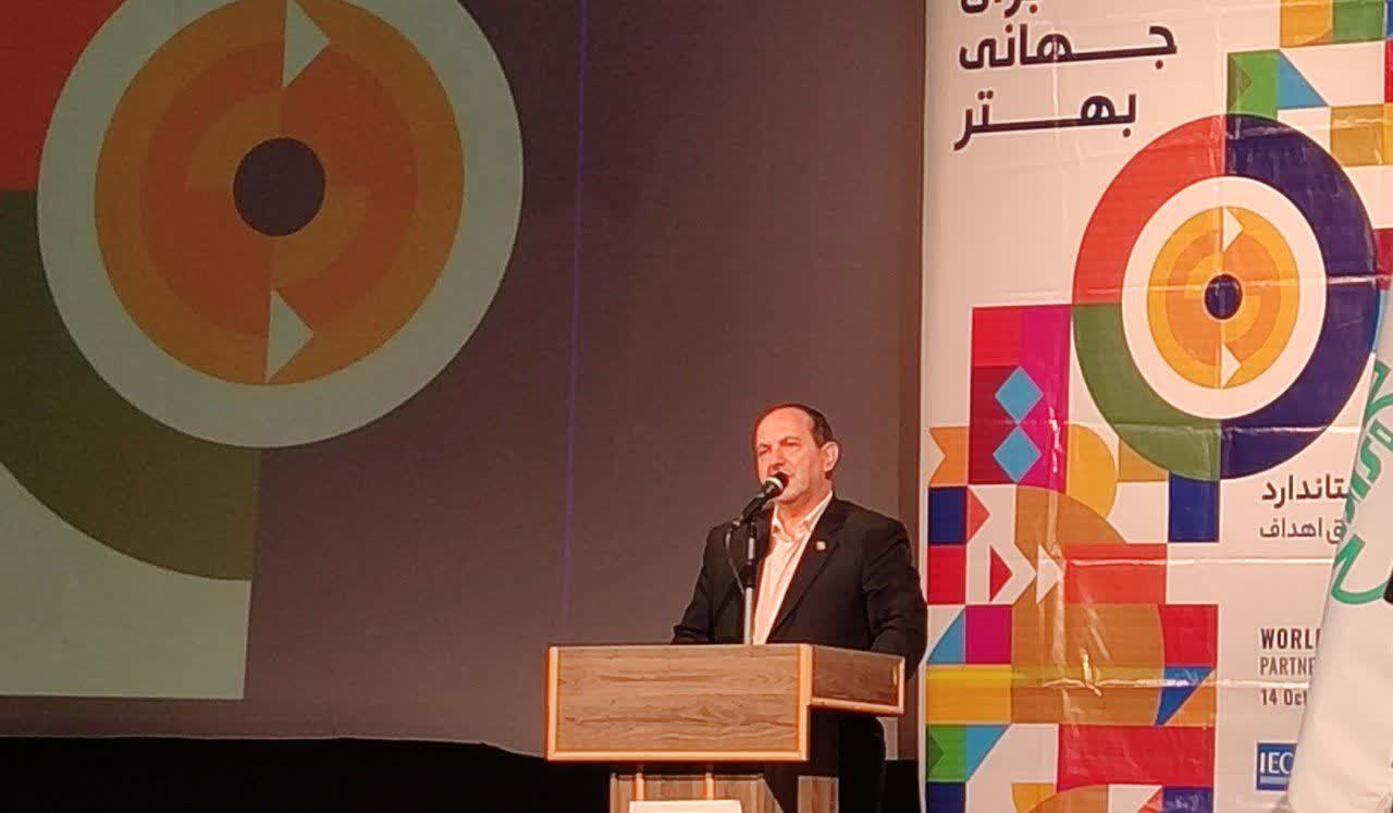 نگاه به استاندارد یک نگاه حقوقی است/ افزایش اعتبار برای تجهیز آزمایشگاه ها نگاه به استاندارد یک نگاه حقوقی است/ افزایش اعتبار برای تجهیز آزمایشگاه ها