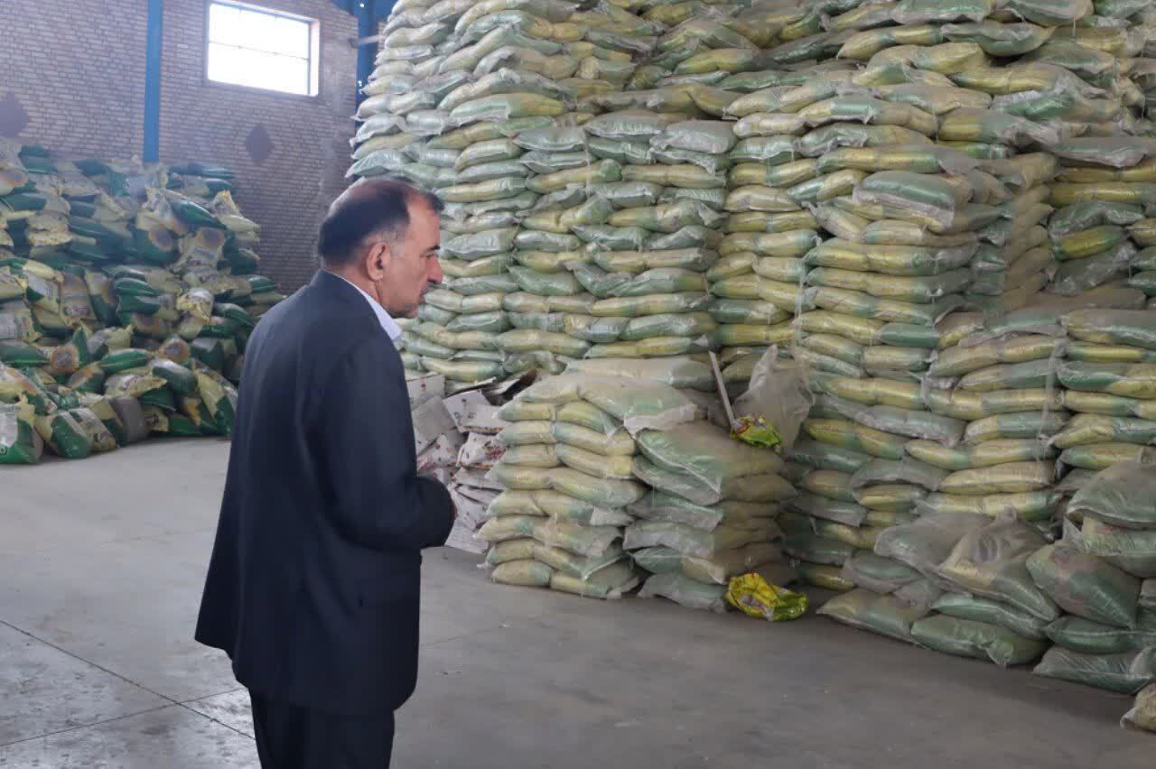 کشف انبار بزرگ احتکار برنج در شورآباد / ۶۷۱ تن برنج به بازار بازگشت و محتکر جریمه شد کشف انبار بزرگ احتکار برنج در شورآباد / ۶۷۱ تن برنج به بازار بازگشت و محتکر جریمه شد