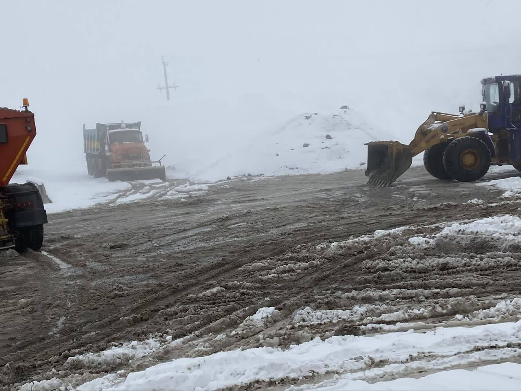 در حال حاضر تردد در محور گردنه اسدآباد برقرار است
