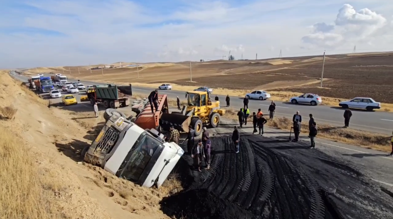 بازگشایی محور بیجار - زنجان با تلاش سهساعته راهداران شهرستان بیجار + فیلم بازگشایی محور بیجار - زنجان با تلاش سهساعته راهداران شهرستان بیجار + فیلم